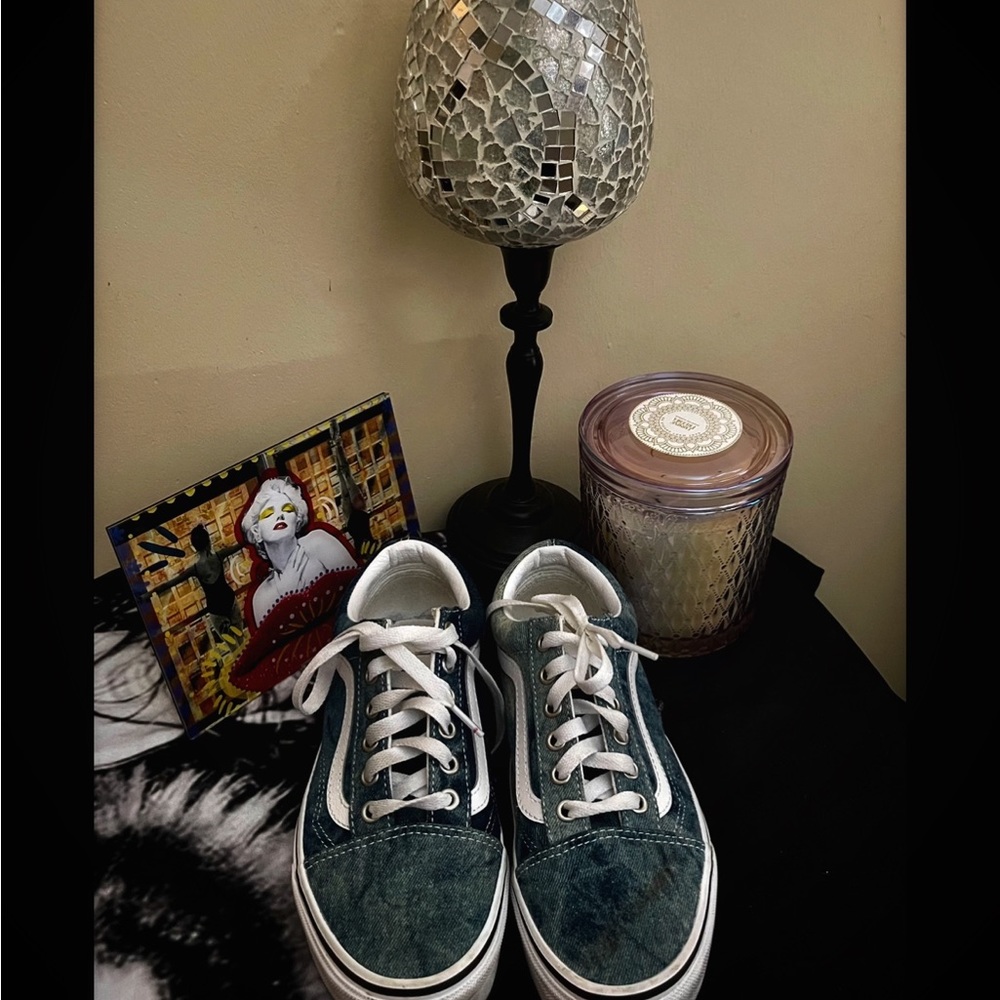 Old skool Vans Tennis Shoes wear twice good condition